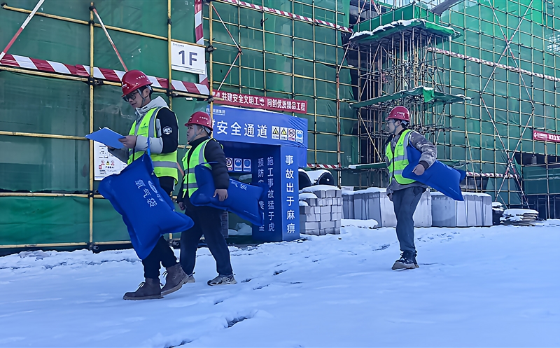 雪锁高原，，，，匠心坚守∣攀西公司梭罗沟 项目部首雪日事情纪实