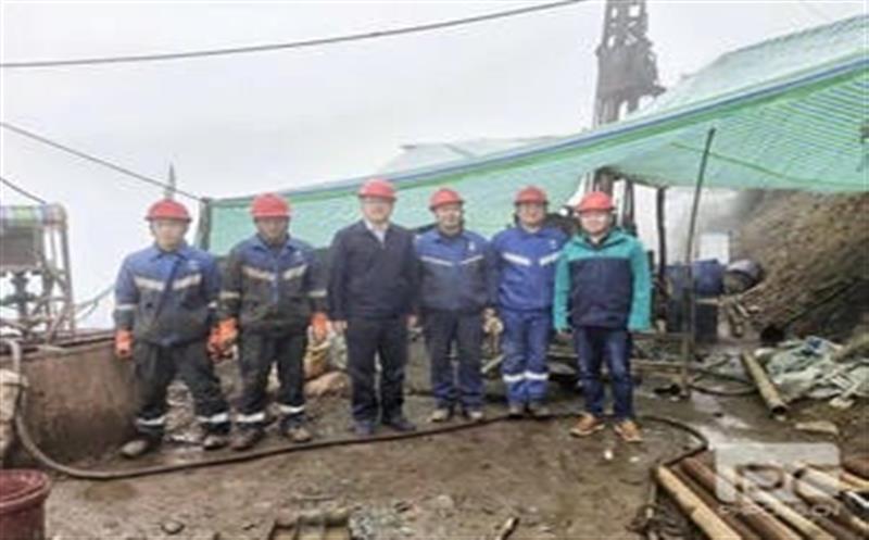 情系一线 ，，，筑牢双节清静线｜华锋钻探党委副书记、总司理孔卫开带队走访慰问四川冕宁张家坪子钻探项目部