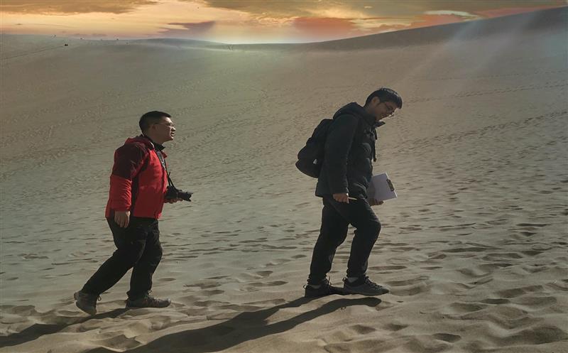 丝路石语证坚韧，，，，黄沙百战铸传奇——区调队助力敦煌天下地质公园再评估绿牌侧记