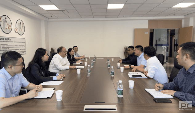 集团重庆区域总部与农行重庆高新分行座谈交流