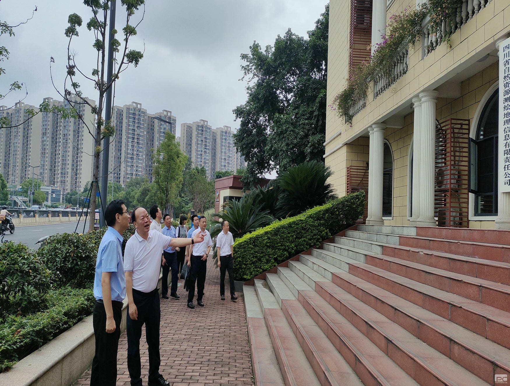 集团向导到测绘公司开展调研